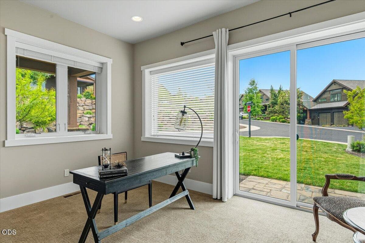 Photo of 61333 Kindle Rock Loop 14 of 53