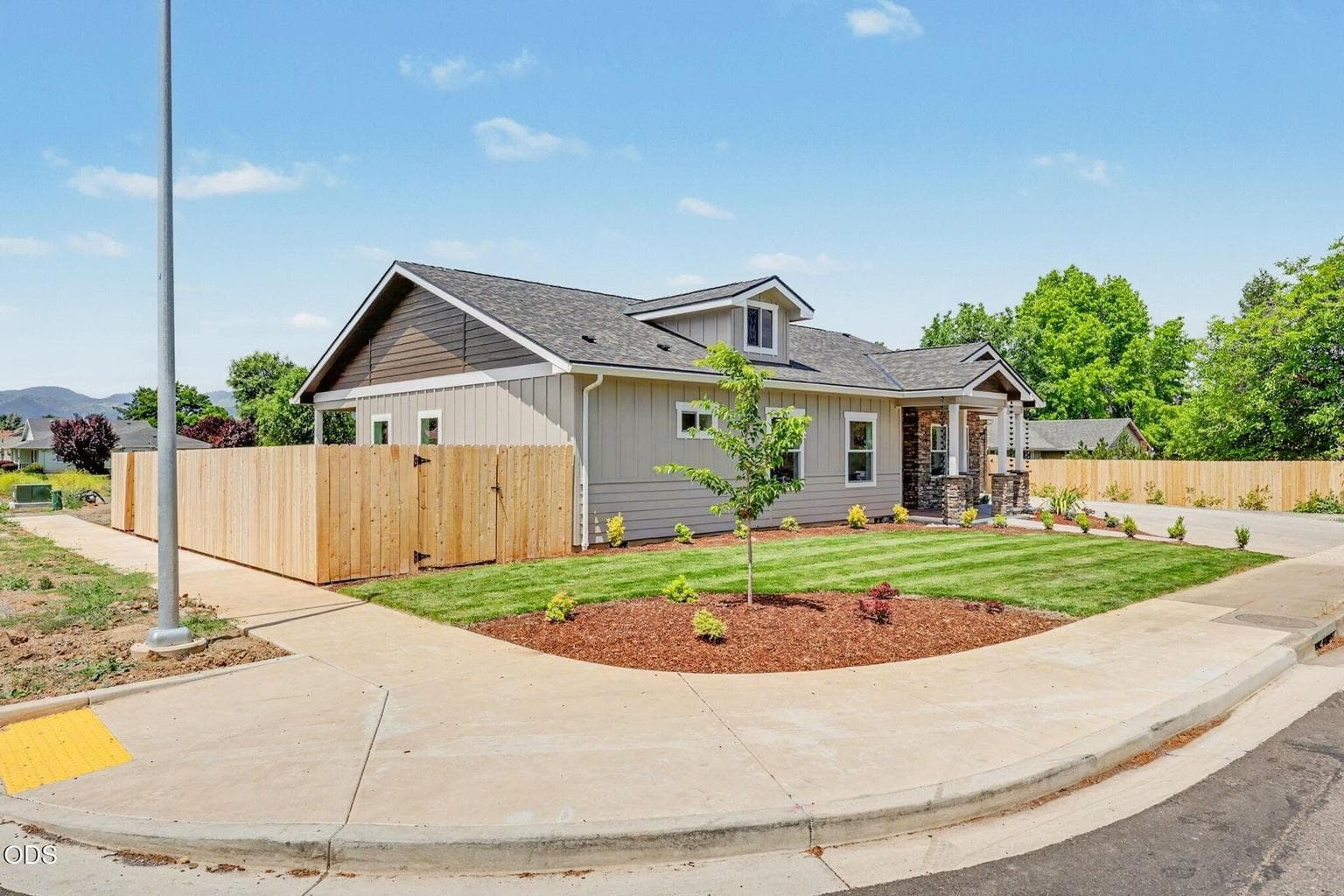 Photo of 1322 Orchard Home 5 of 39
