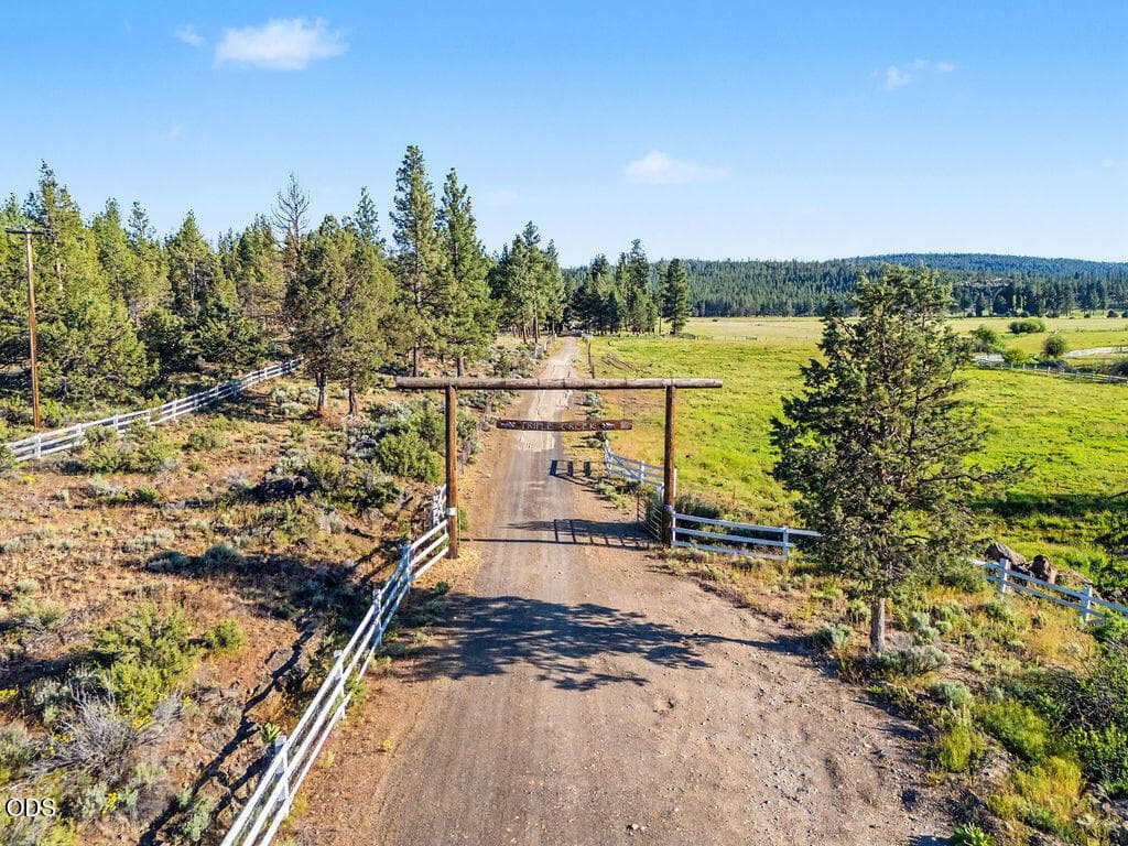 Photo of 35978 Hwy 140 2 of 55