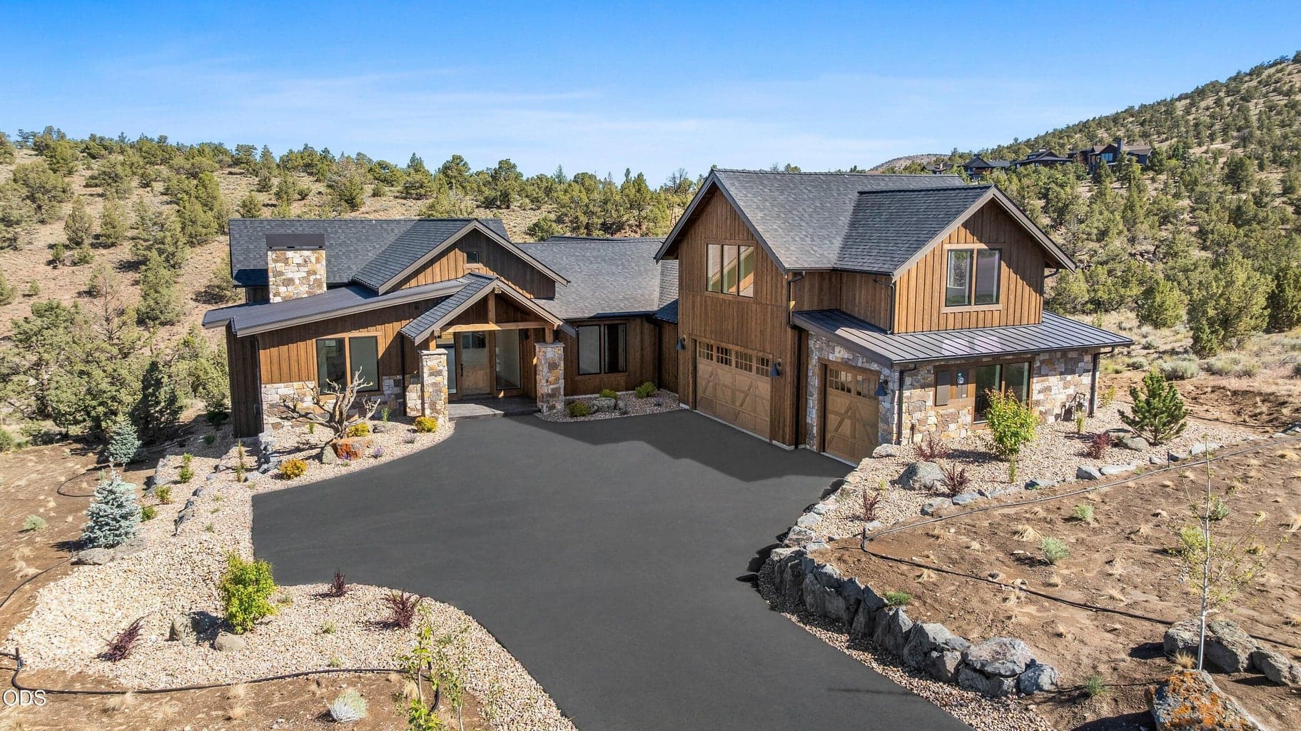 16621 Pinnacle Exterior in the Buttes with common area behind
