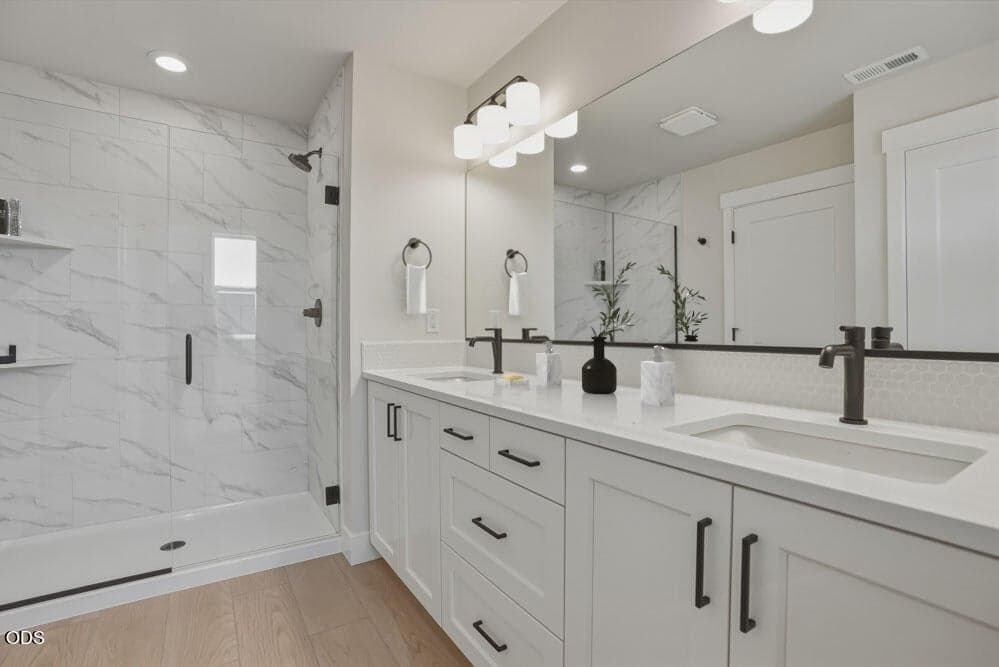Photo of 3847 NE Tellus Drive 7 of 27