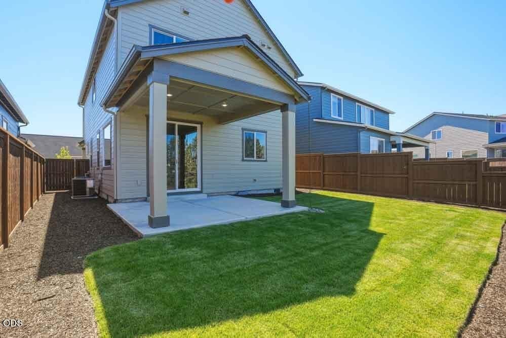 Photo of 3847 NE Tellus Drive 8 of 27