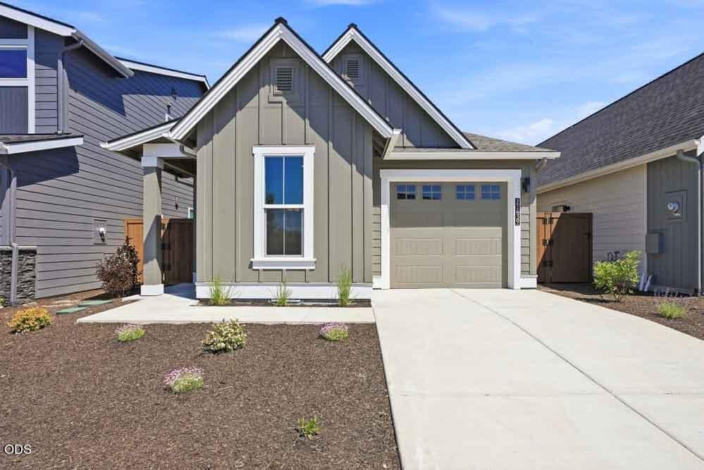 21439 Hayloft, Bend, OR, 97701 property photo