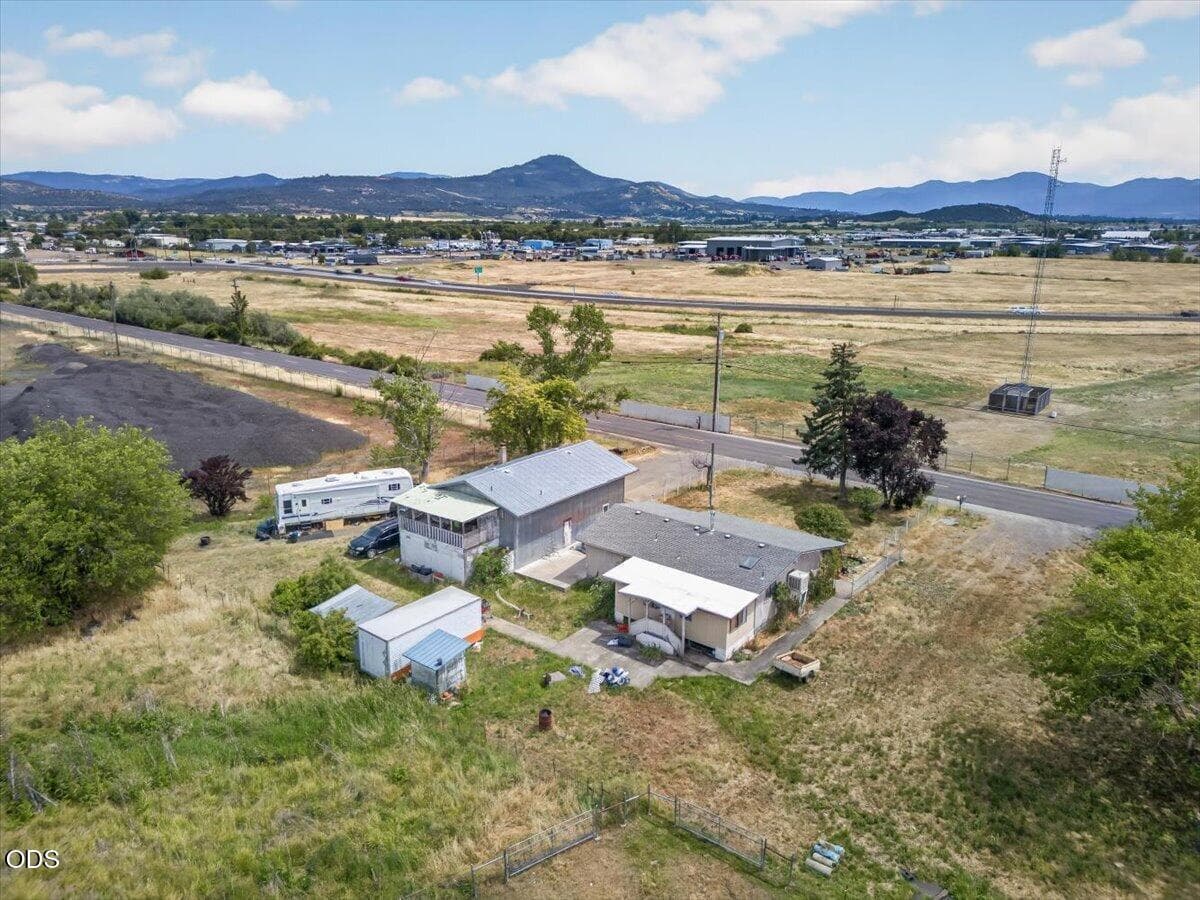 Photo of 1745 Gregory 2 of 19