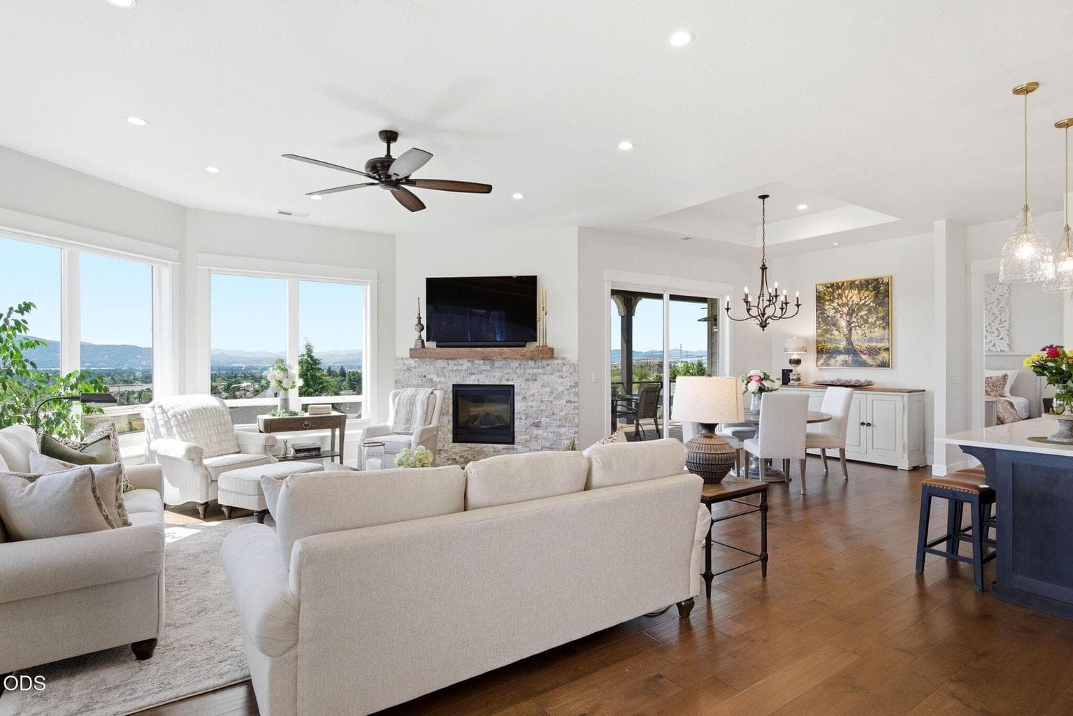 Photo of 547 La Strada 5 of 34