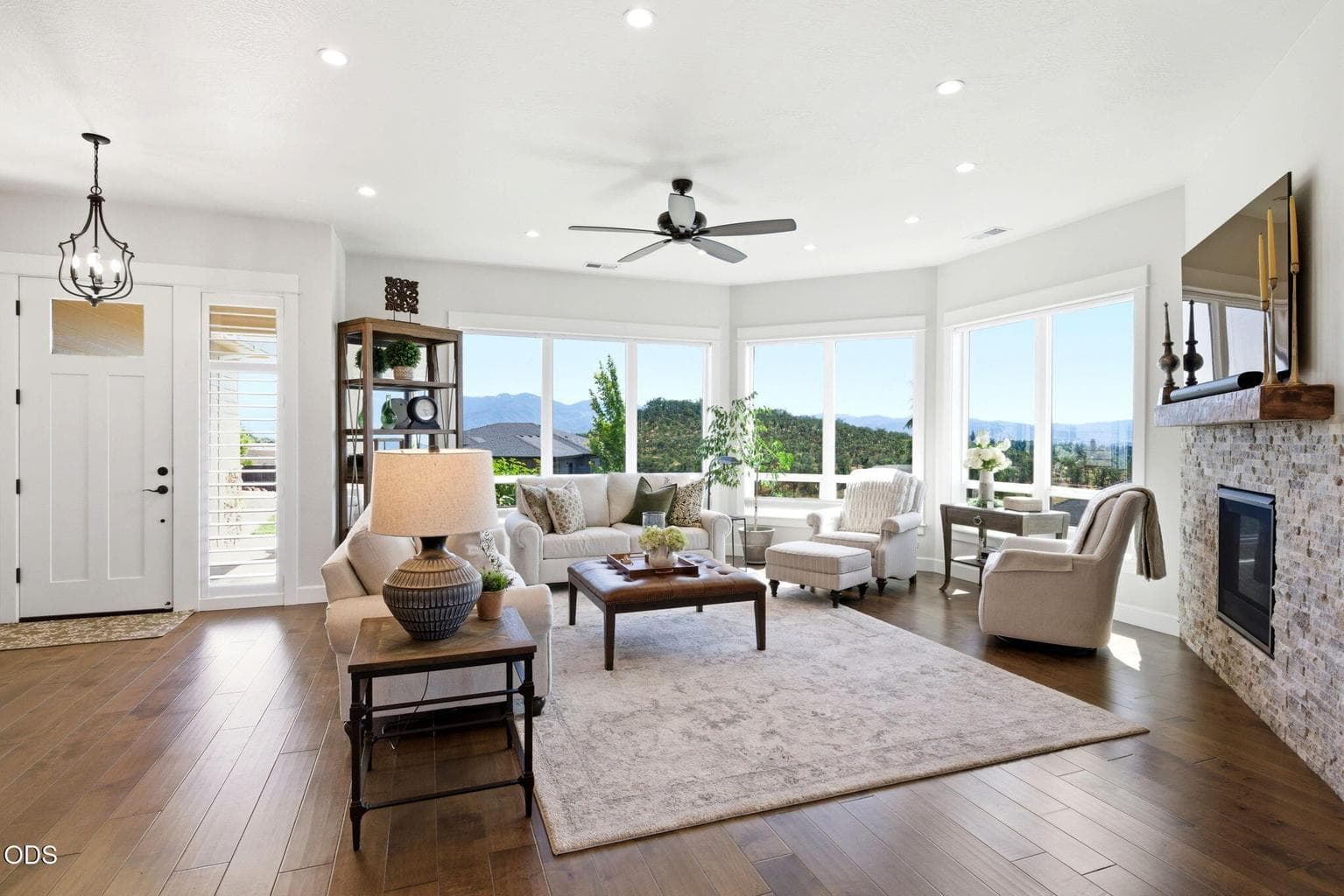 Photo of 547 La Strada 4 of 34