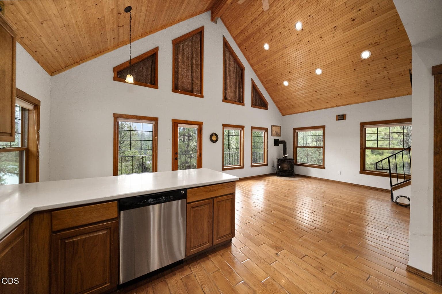 Photo of 18144 NE Hamilton Butte Drive 7 of 38