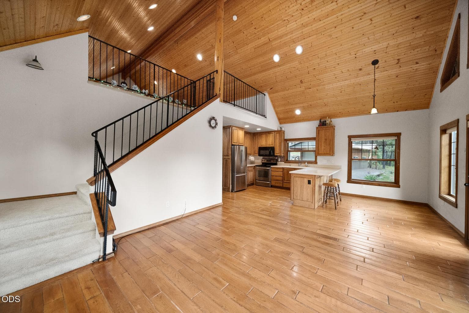 Photo of 18144 NE Hamilton Butte Drive 9 of 38