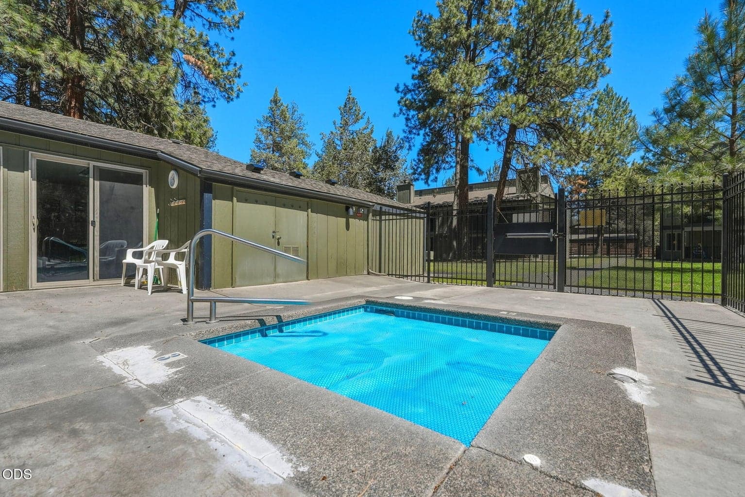 Photo of 807 E Desperado 40 of 48