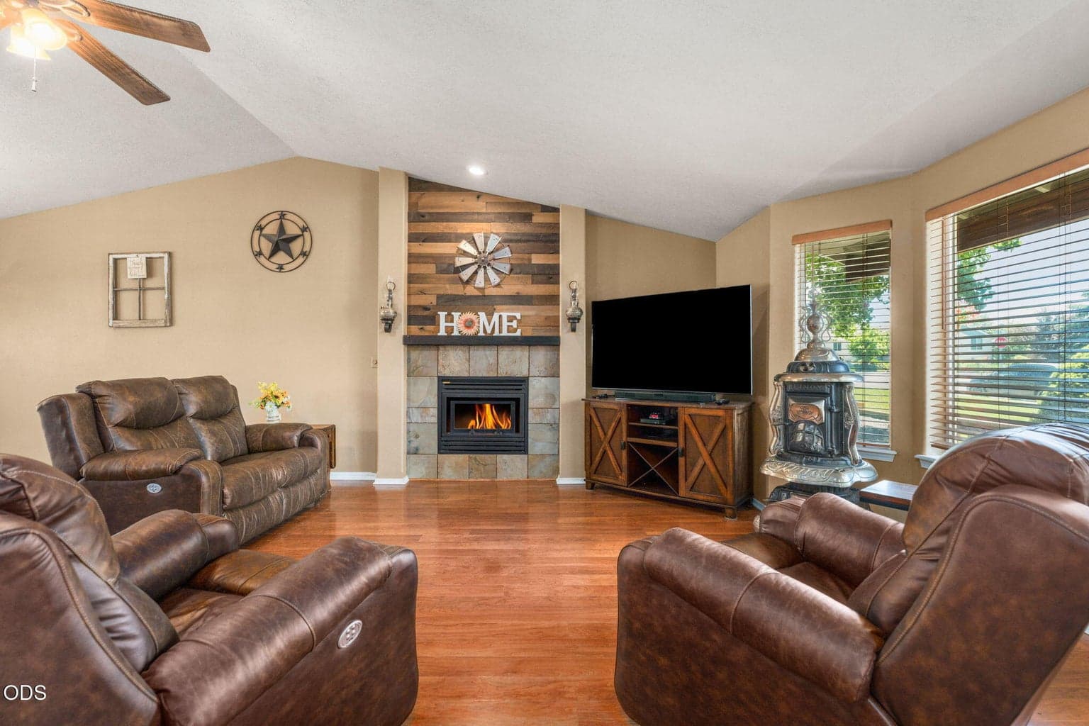 Photo of 841 NW Negus Place 7 of 29