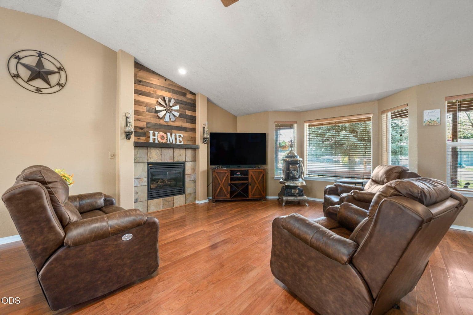 Photo of 841 NW Negus Place 8 of 29
