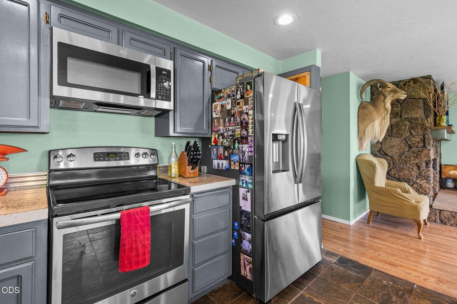 Photo of 1561 NE Hilltop Lane 9 of 58