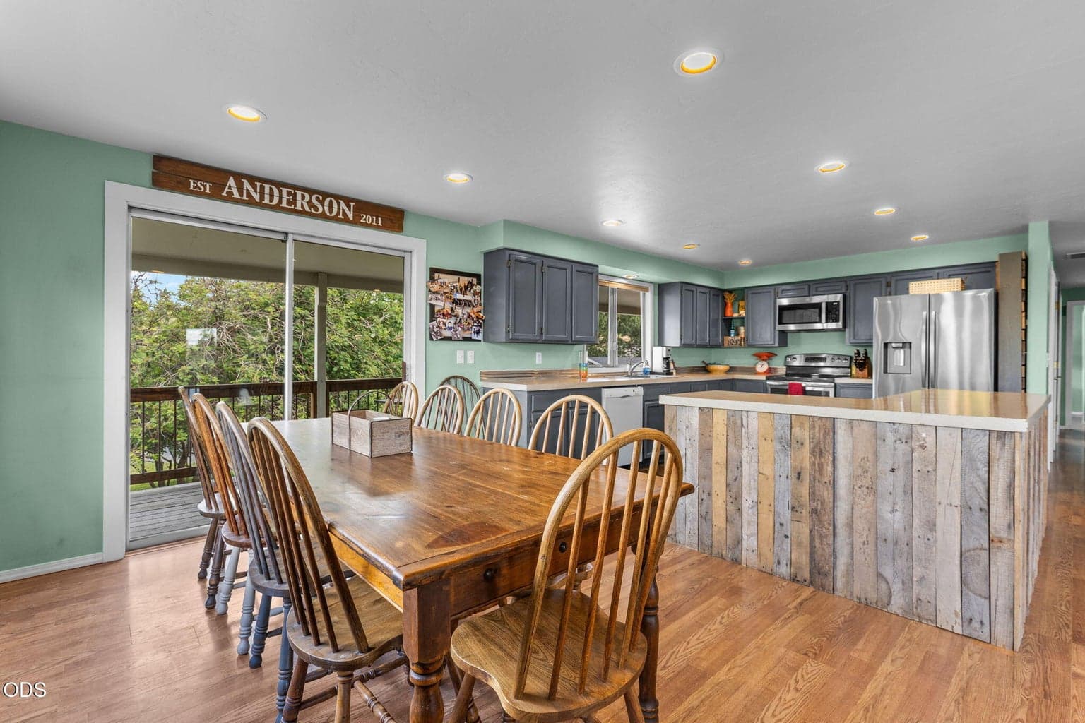 Photo of 1561 NE Hilltop Lane 12 of 58