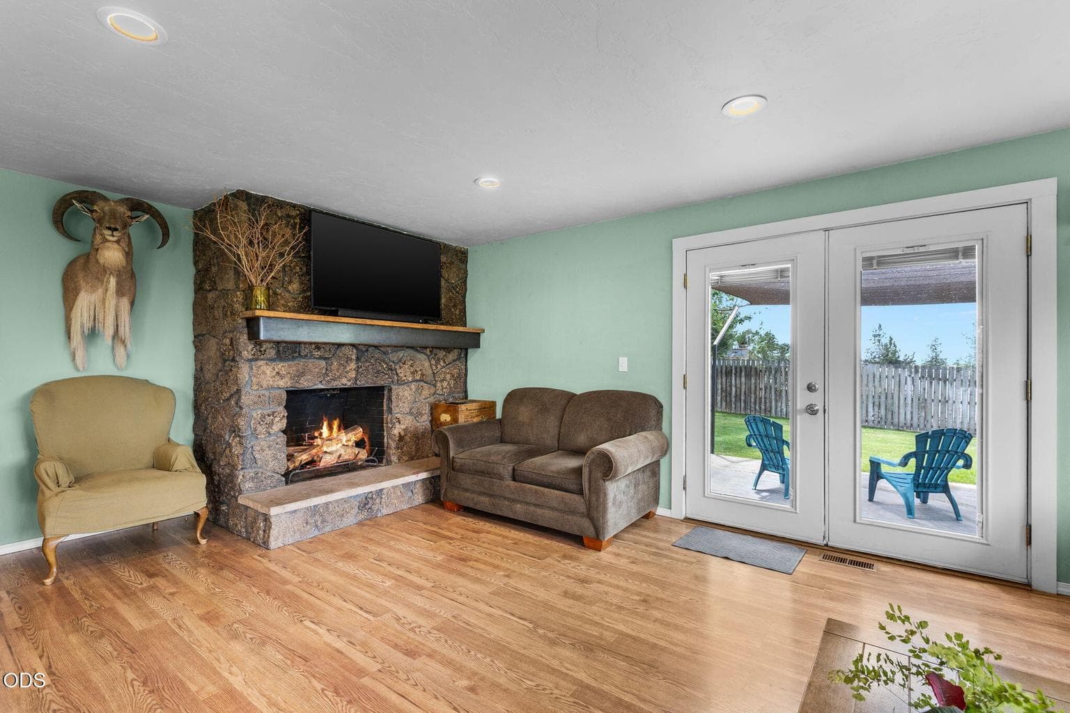 Photo of 1561 NE Hilltop Lane 15 of 58