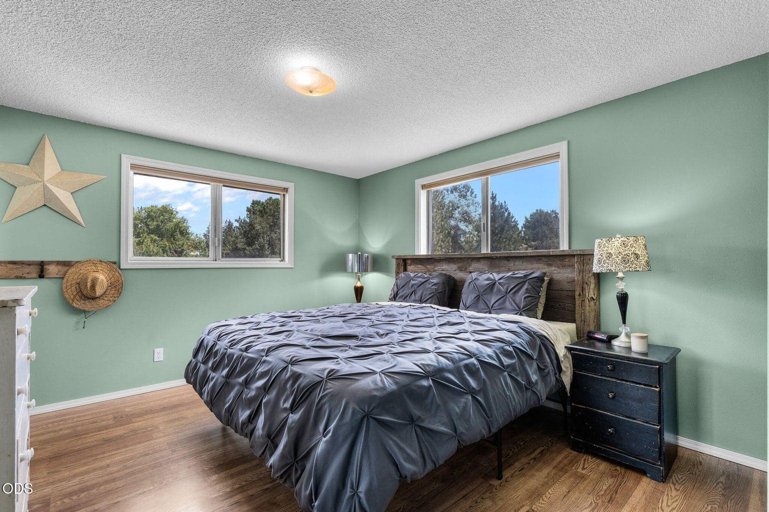 Photo of 1561 NE Hilltop Lane 19 of 58