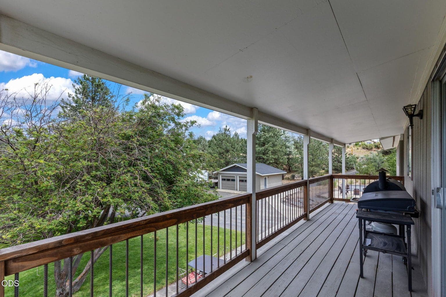 Photo of 1561 NE Hilltop Lane 35 of 58