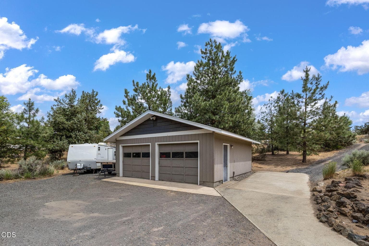 Photo of 1561 NE Hilltop Lane 41 of 58
