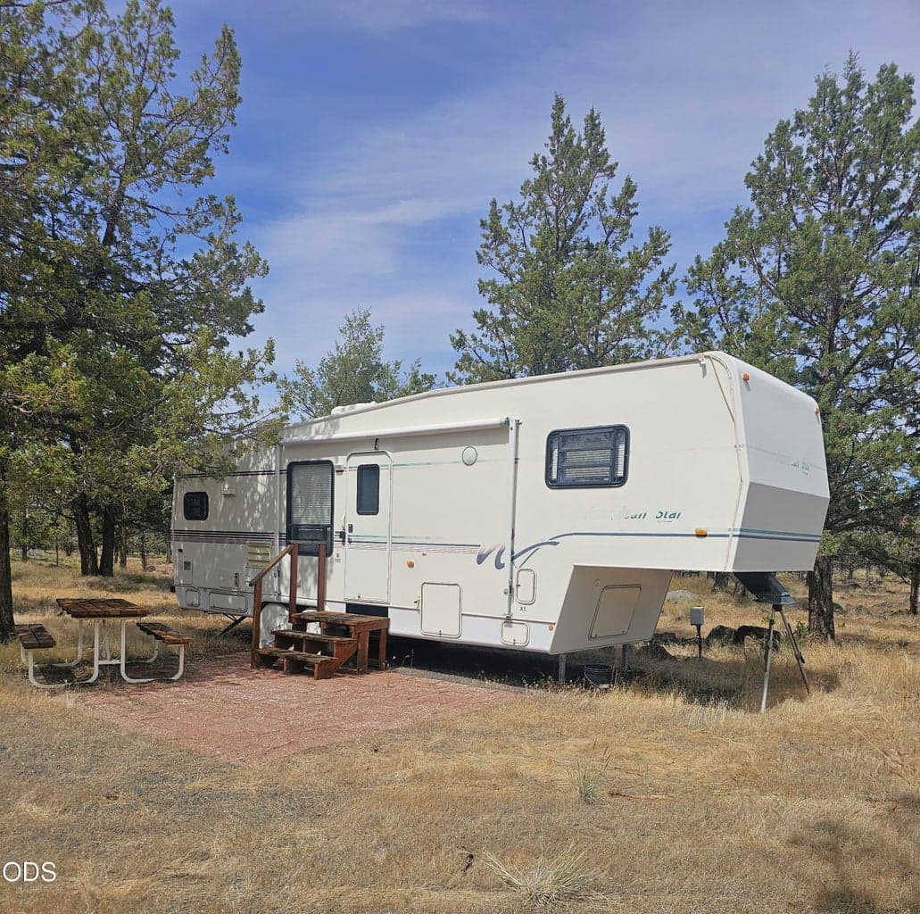 30' 5th wheel w/paver deck