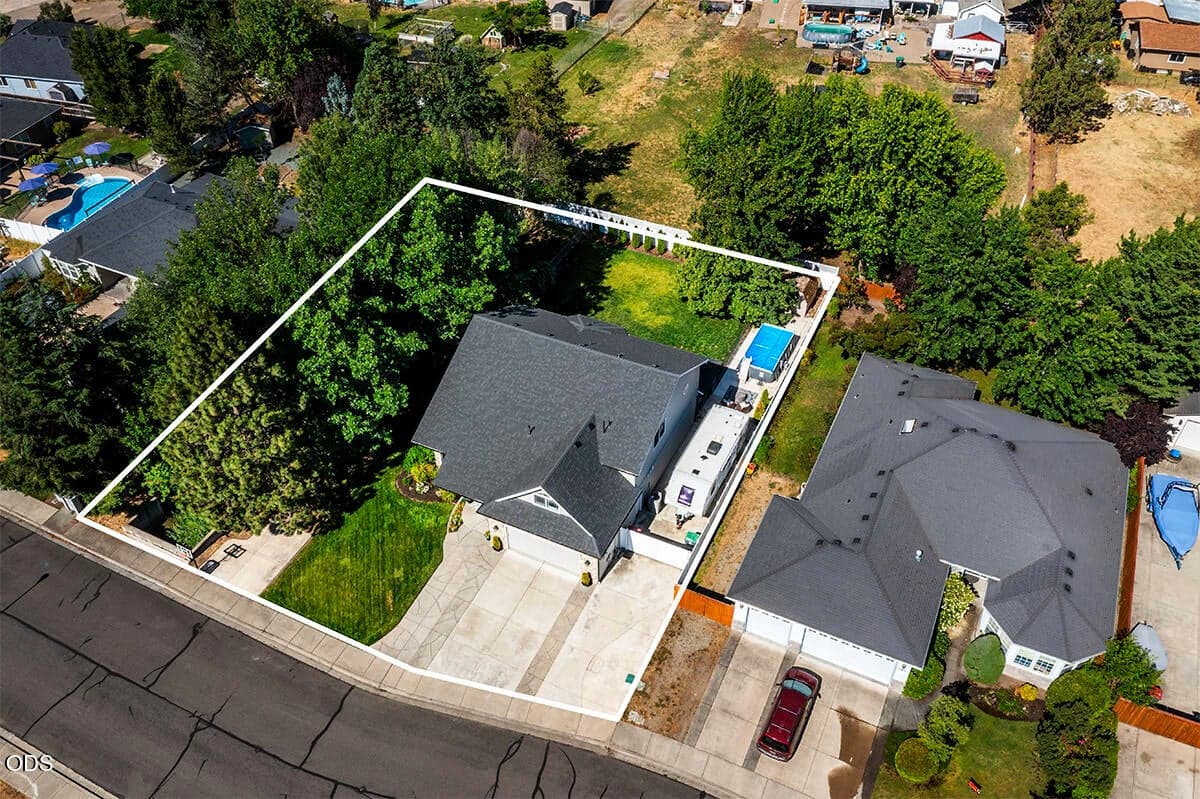 Photo of 861 Mendolia 2 of 35