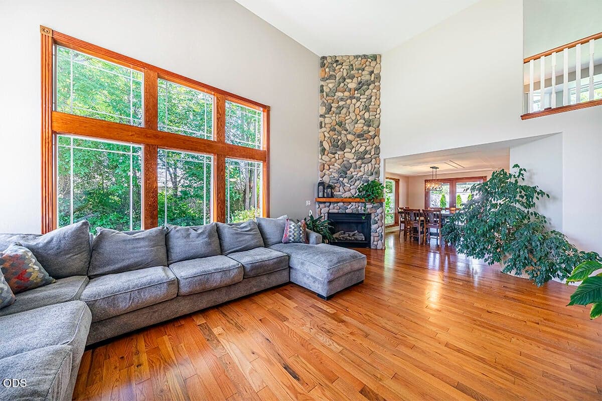 Photo of 861 Mendolia 3 of 35