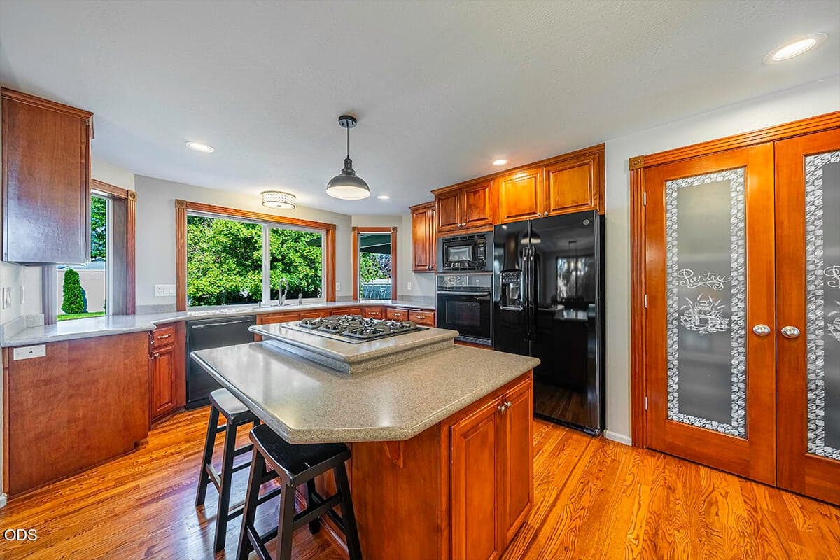 Photo of 861 Mendolia 4 of 35