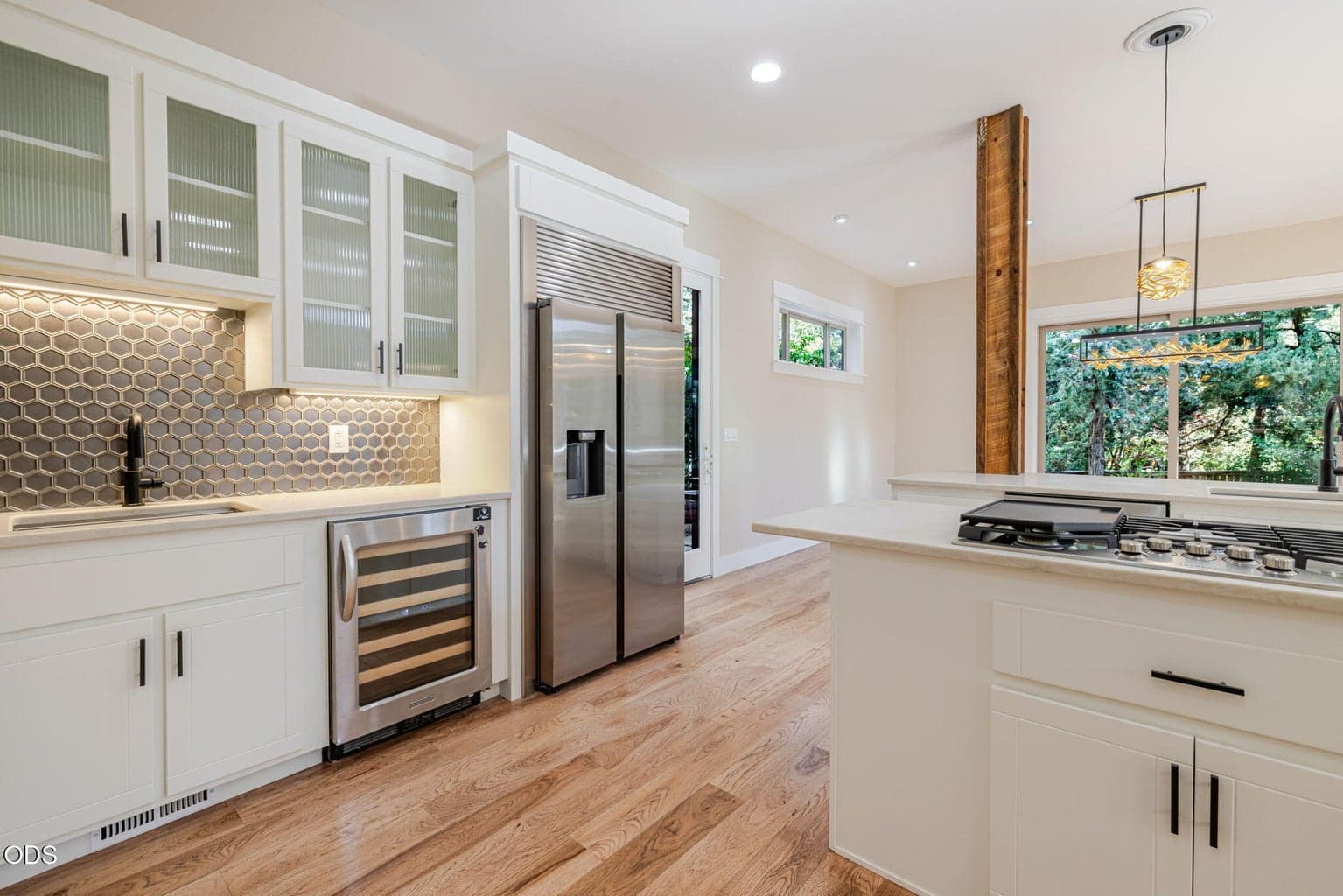 Glass Cabinetry to Display Favorite Dishware