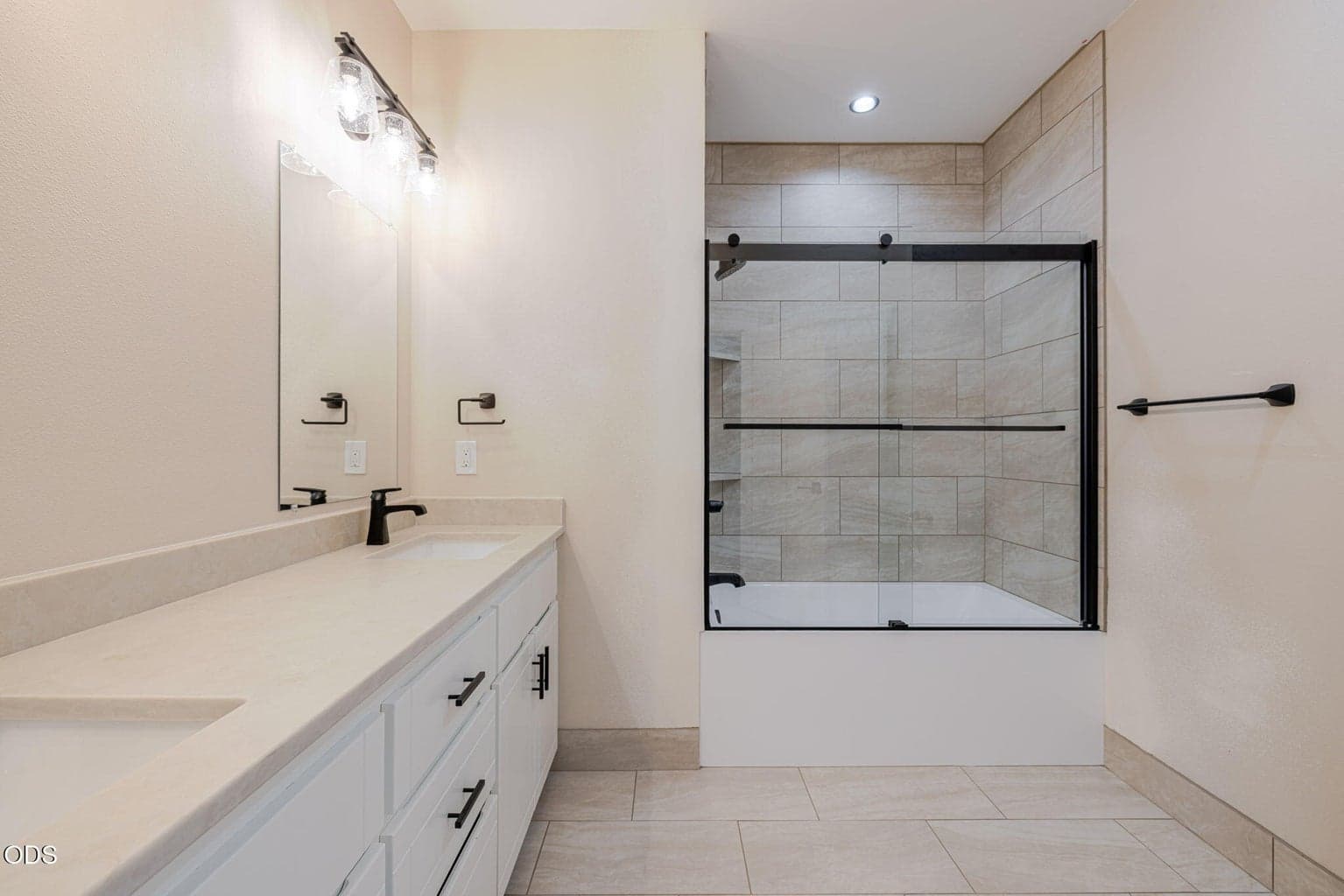 Guest Bathroom Upstairs w/ Double Vanity and Tile Shower/Tub