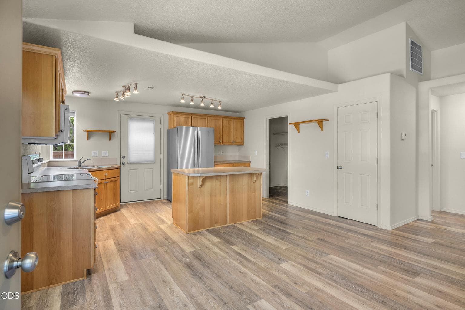 Photo of 20535 Sunderland Way 8 of 40