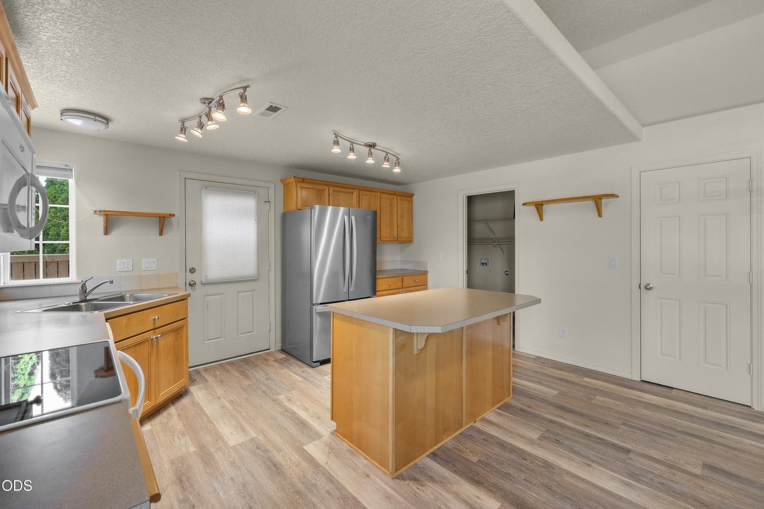 Photo of 20535 Sunderland Way 9 of 40