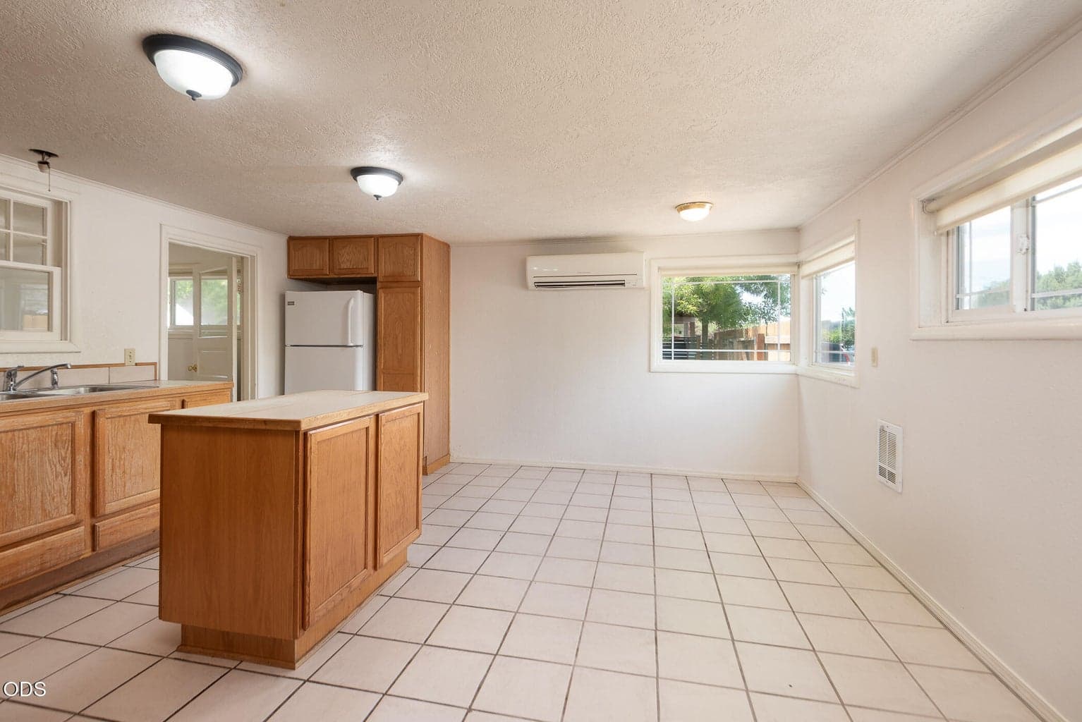 Photo of 108 NW Dogwood Avenue 12 of 17
