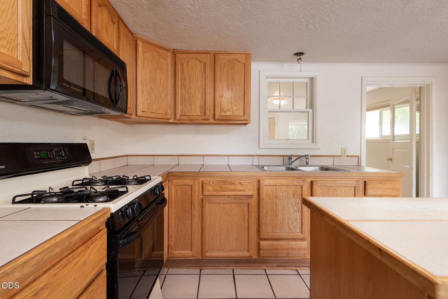 Photo of 108 NW Dogwood Avenue 10 of 17