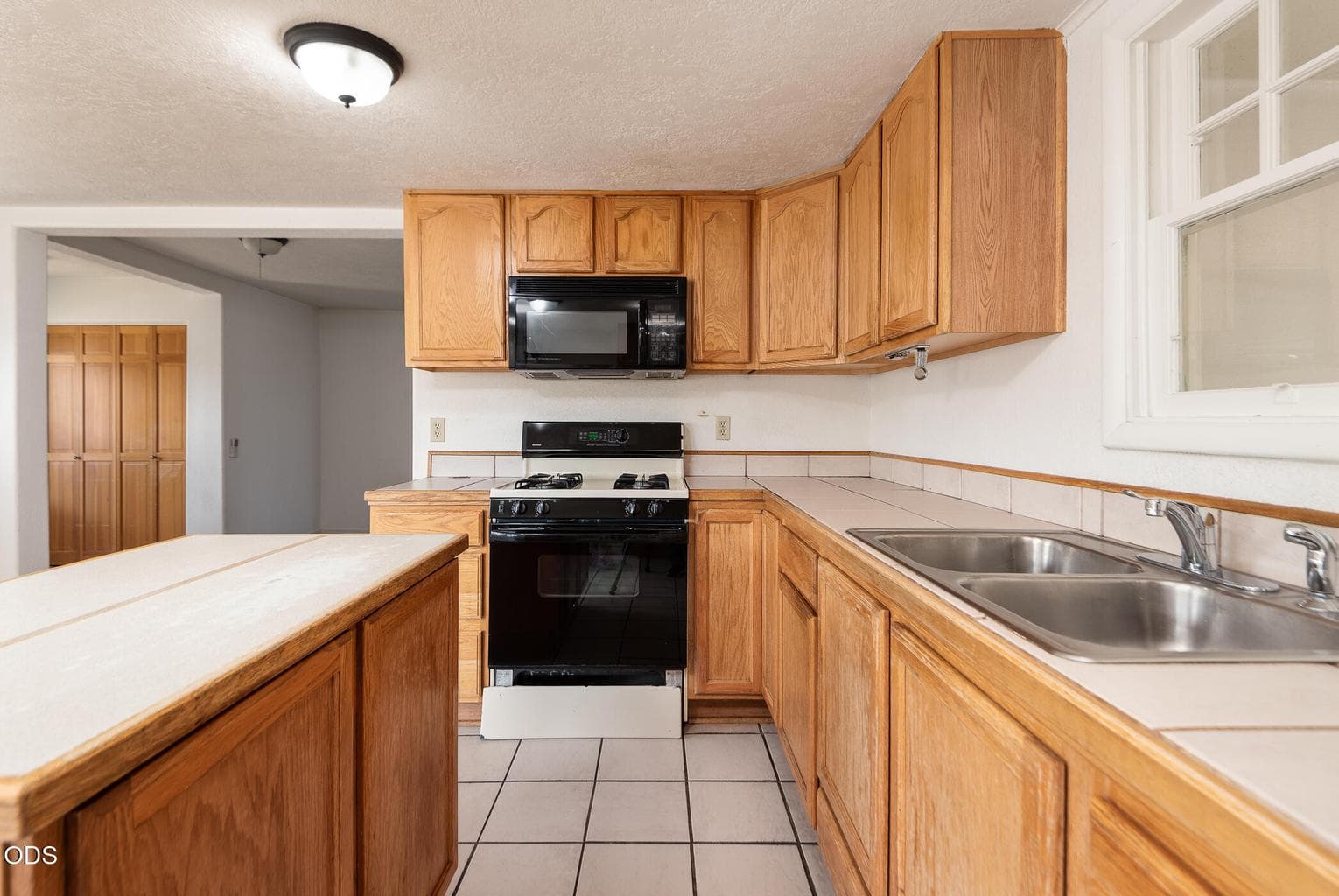 Photo of 108 NW Dogwood Avenue 11 of 17