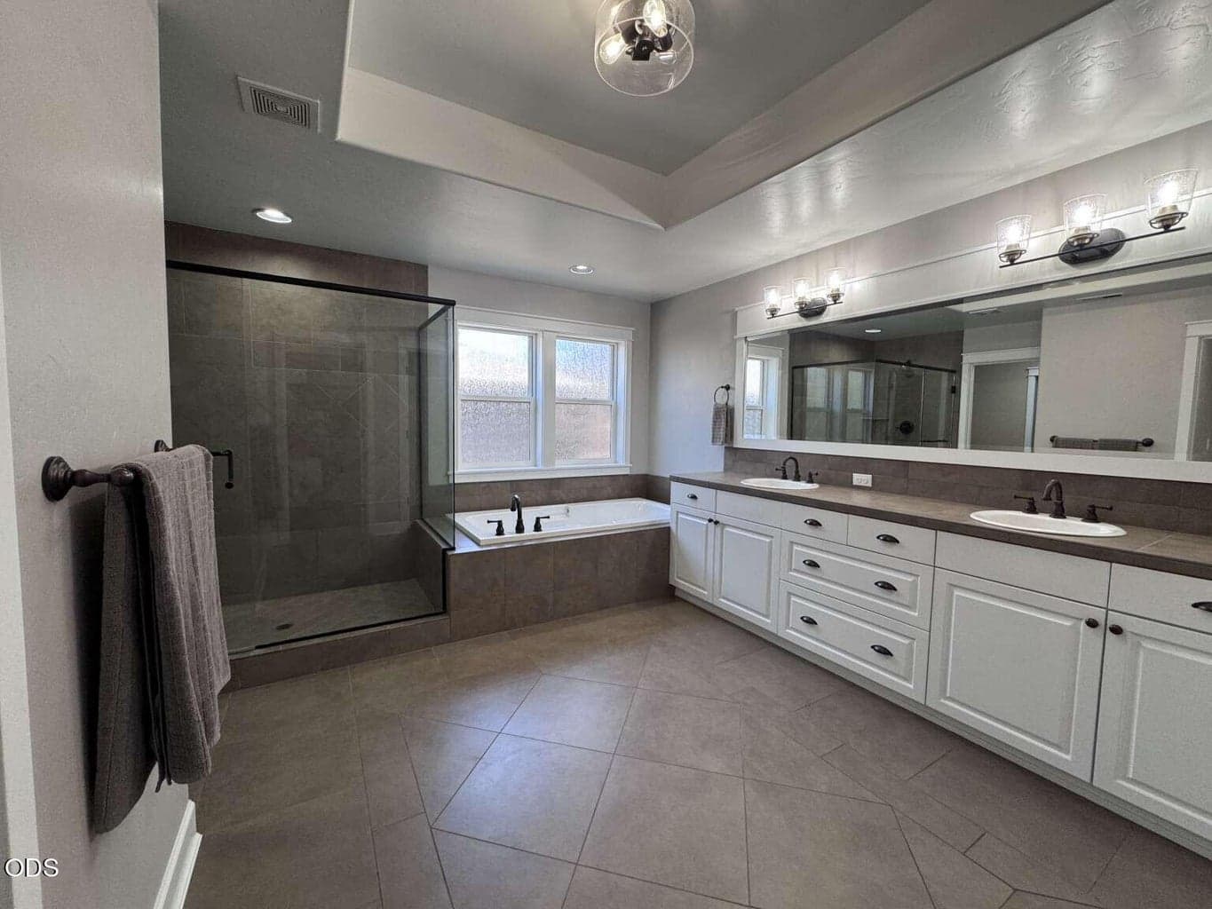 Photo of 61152 SE Sydney Harbor Drive 18 of 29
