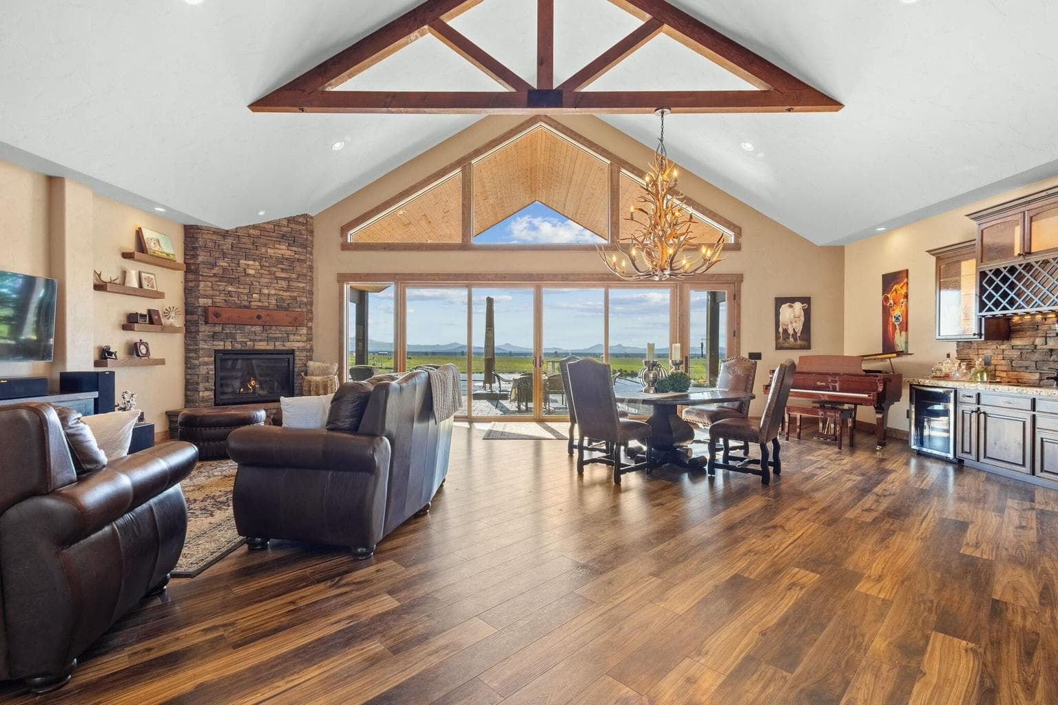 Breathtaking views as soon as you walk through the door