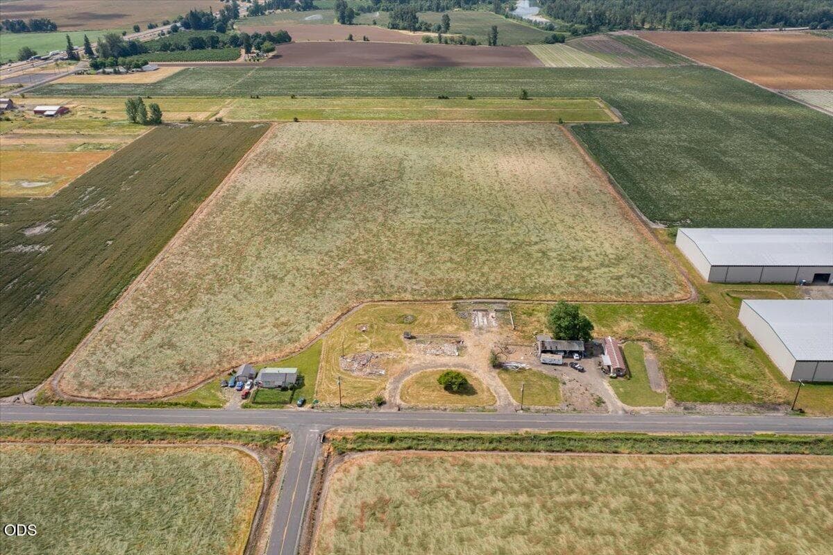 Photo of 1096 Talbot Road 3 of 36