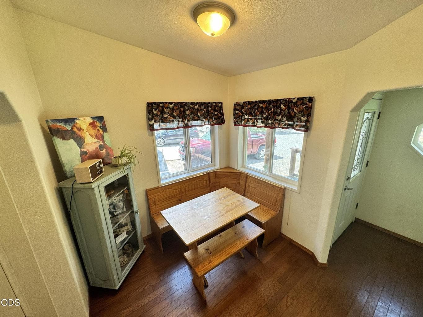 breakfast nook/dining