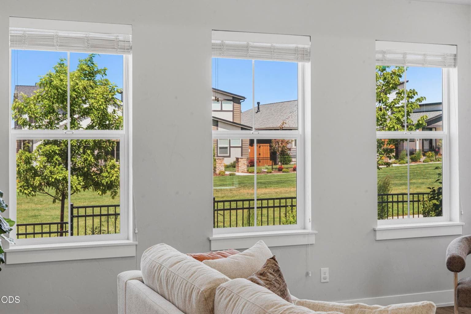 Photo of 3757 NE Petrosa Avenue 12 of 66