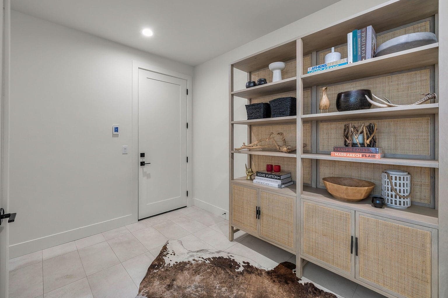 Photos of similar unit with same floor plan.