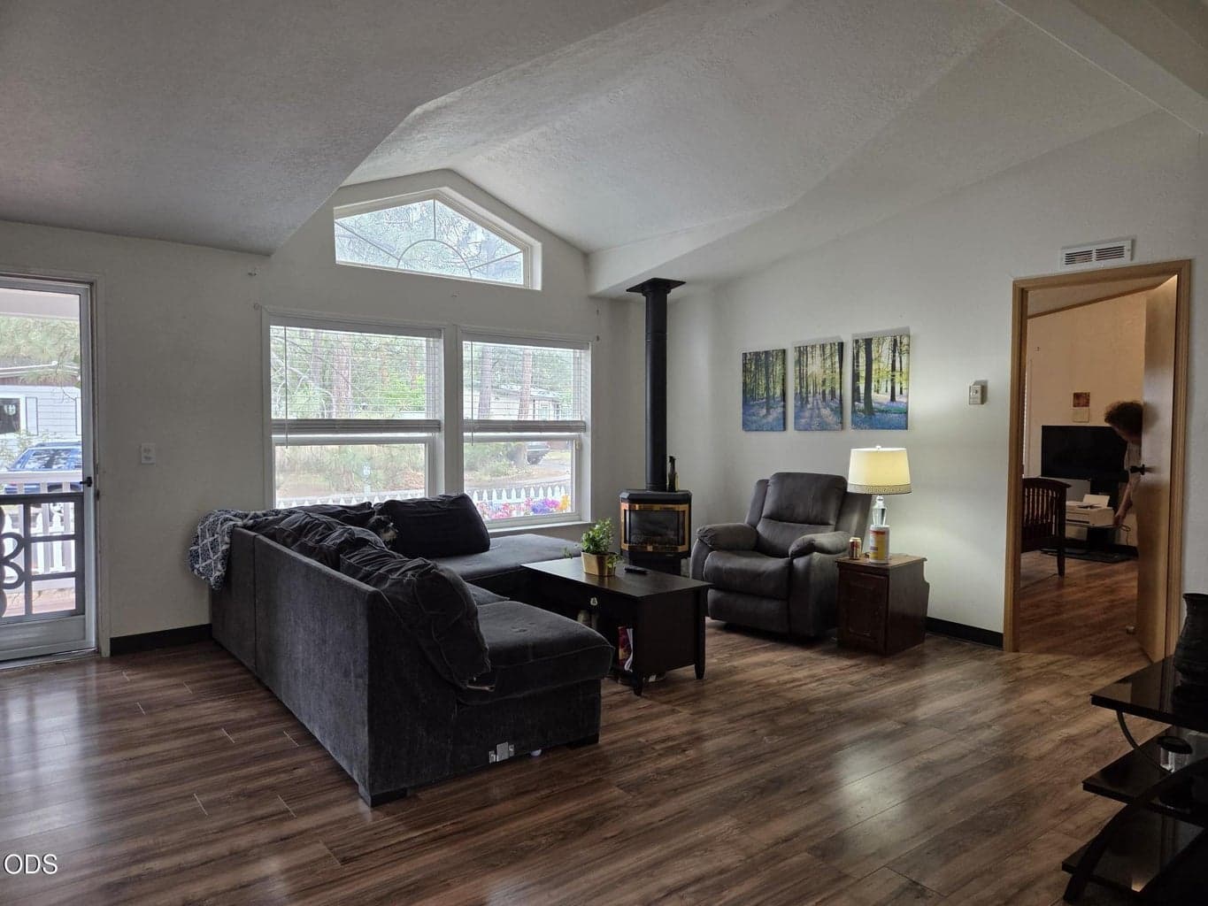 Laminate floors, wall of windows with new blinds.