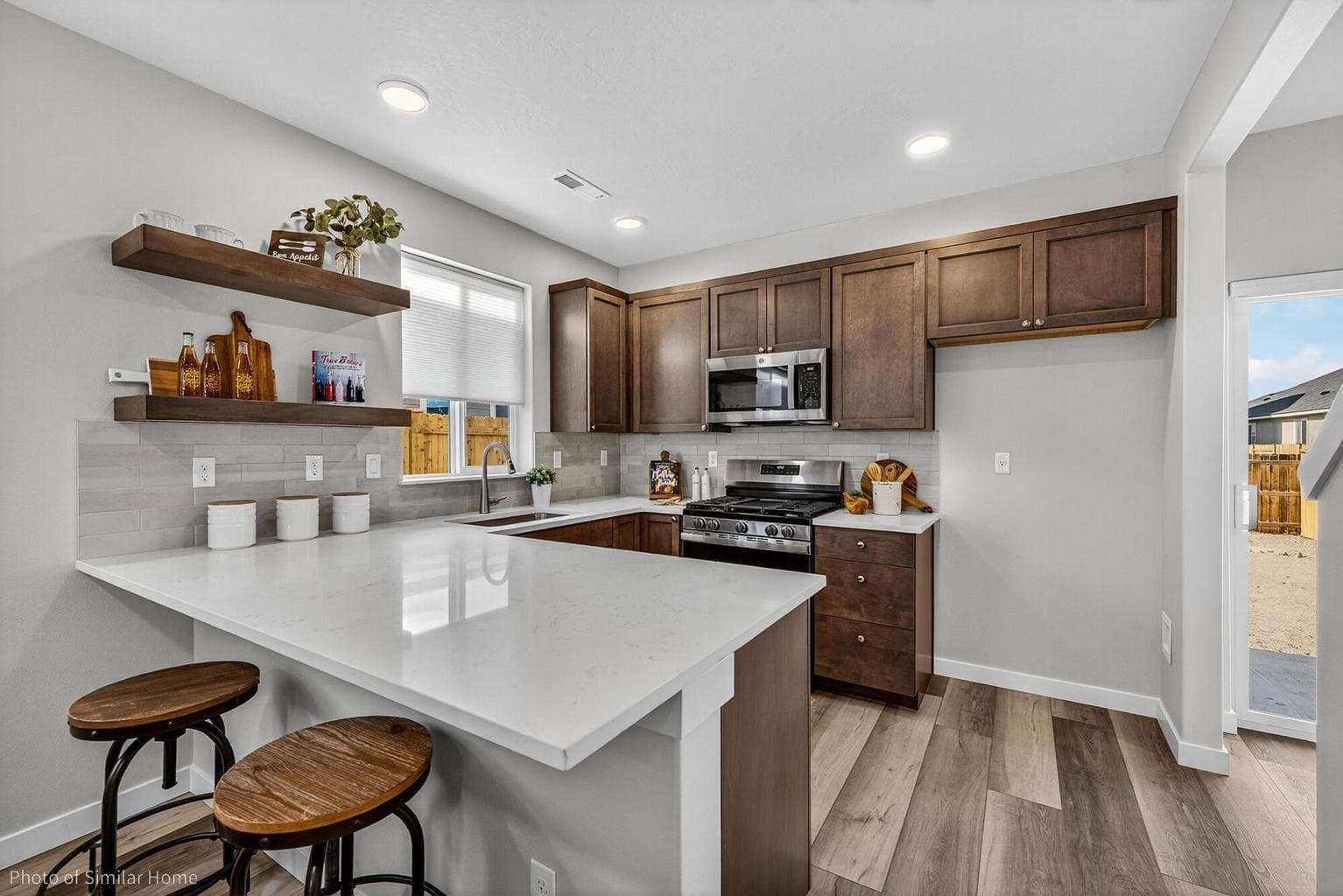 Photo of 2831 NW Sterling Drive 6 of 18