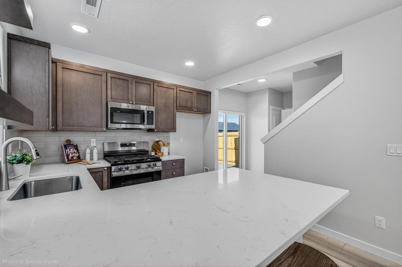 Photo of 2831 NW Sterling Drive 7 of 18