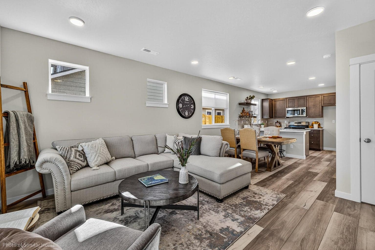Photo of 2831 NW Sterling Drive 8 of 18
