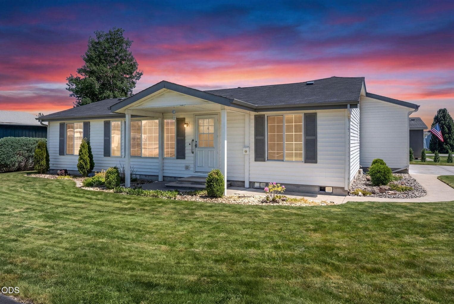 Photo of 811 NE Paiute Court 16 of 16