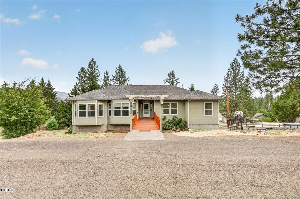 394 Pinetop
