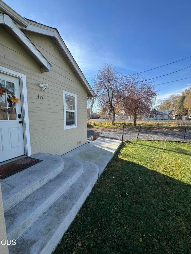 Photo of 4710 Hilyard Avenue 4 of 24
