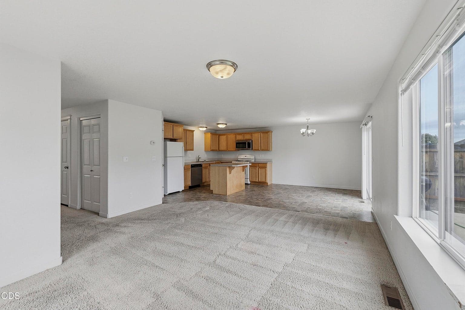 Photo of 901 SE Kierra Place 8 of 26