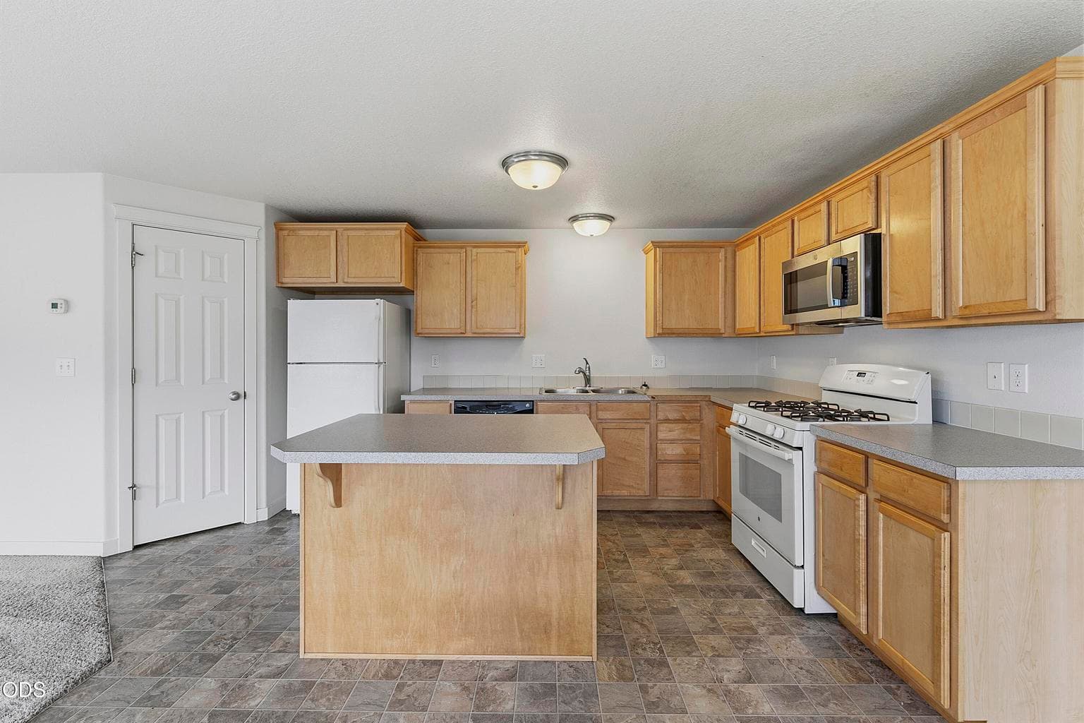 Photo of 901 SE Kierra Place 11 of 26
