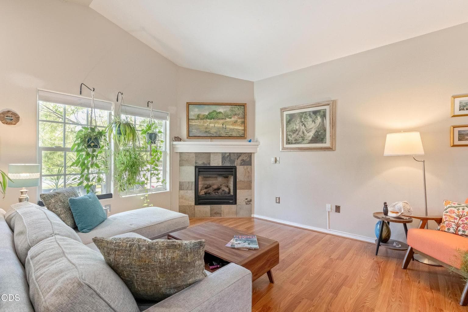 Photo of 637 Mason 5 of 32