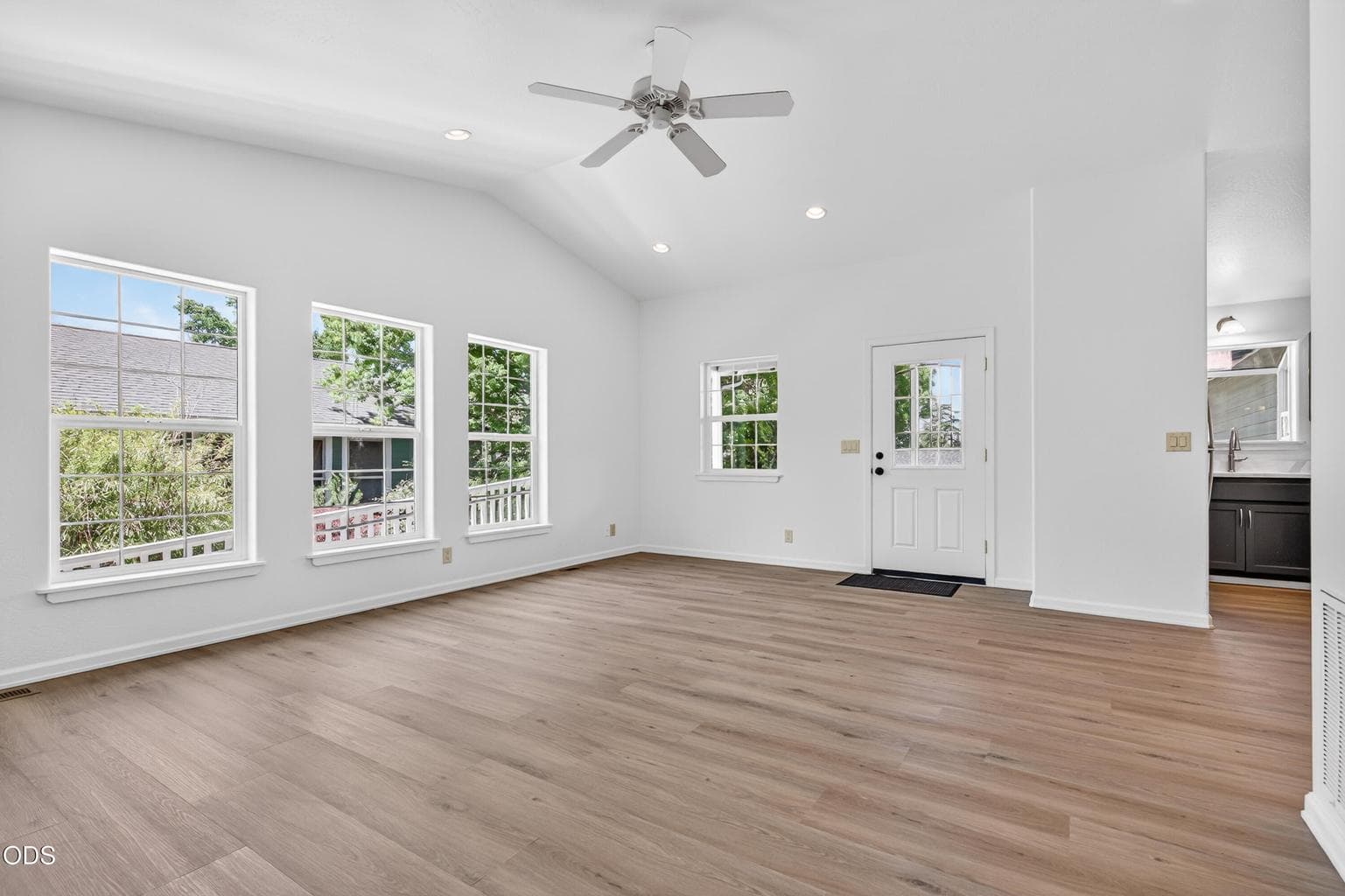 Photo of 502 B 4 of 27