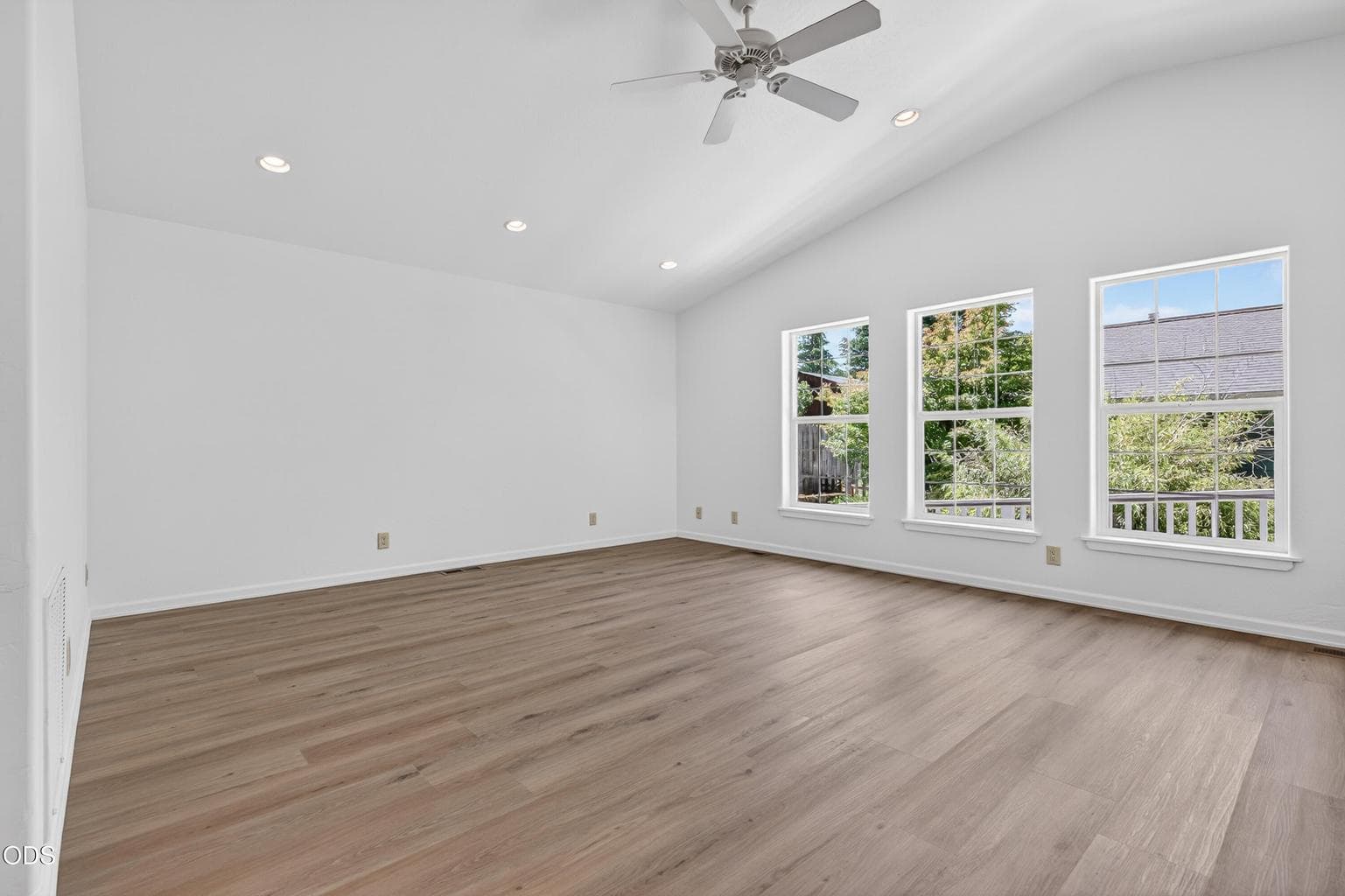 Photo of 502 B 5 of 27